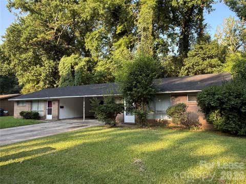 Photo of 544 Blendwood Drive, Charlotte, NC 28215 (MLS # 4404278)