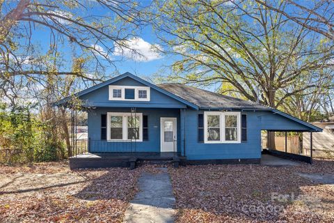 Photo of 1127 W 5th Avenue, Gastonia, NC 28052 (MLS # 4328420)