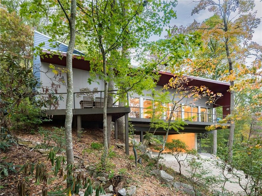 Feel like you're on vacation every time you set foot in this eco-cool retreat. Featuring a modern, vast open floorplan with a wall of windows, you'll be watching the sun and moon rise over the mountains and dining up in the trees on your spacious deck. Featuring a Marilyn MacEwen custom kitchen, passive solar design, concrete and bamboo floors w/radiant flooring throughout, and on demand H2O, this is the perfect juxtaposition of modern luxury nestled in a forest -- surrounded by mountains.