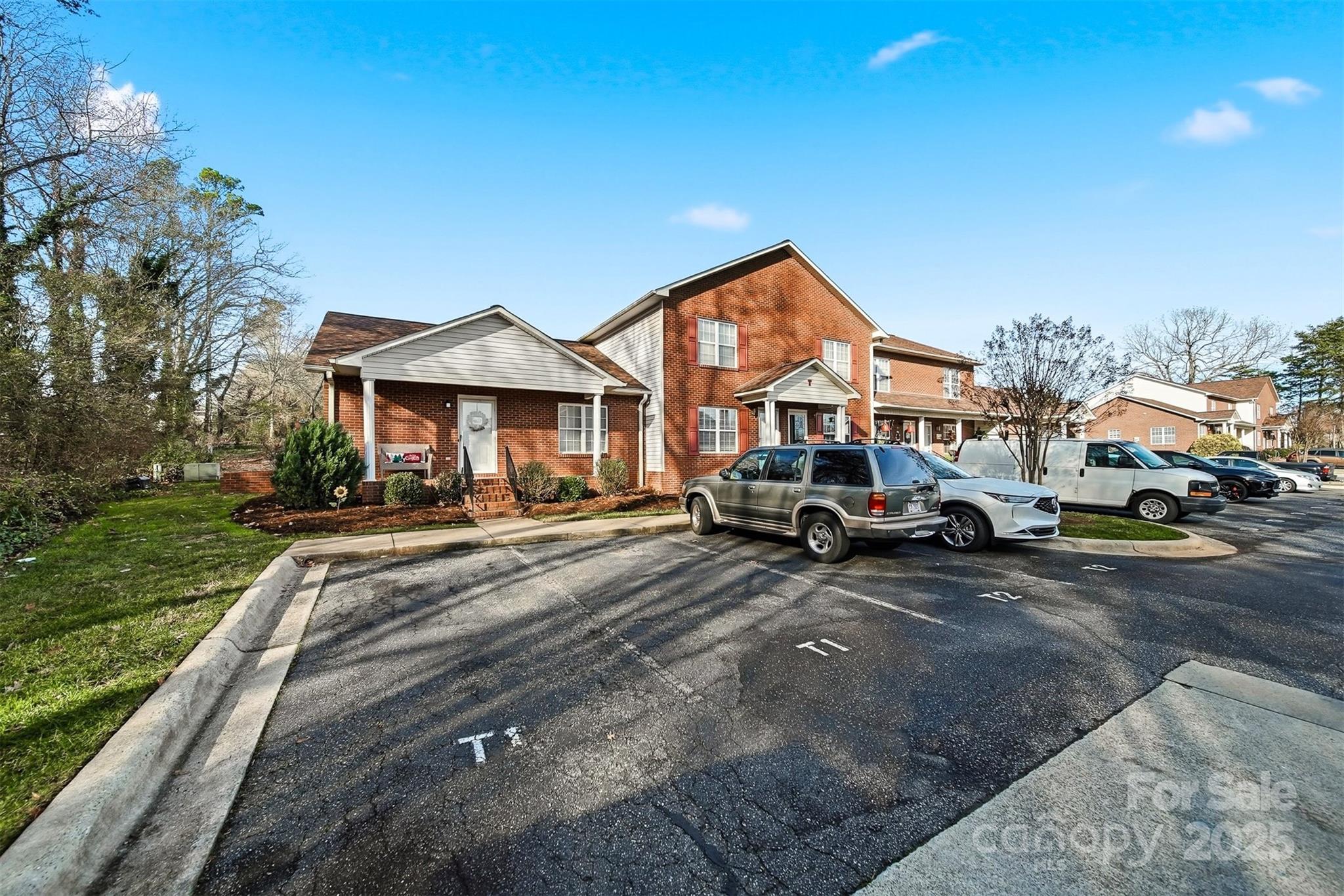 102 Brandywine Drive NE T1