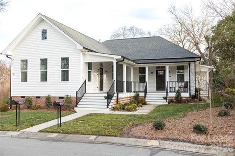 Photo of 309 Houston Street #B, Davidson, NC 28036 (MLS # 4362900)
