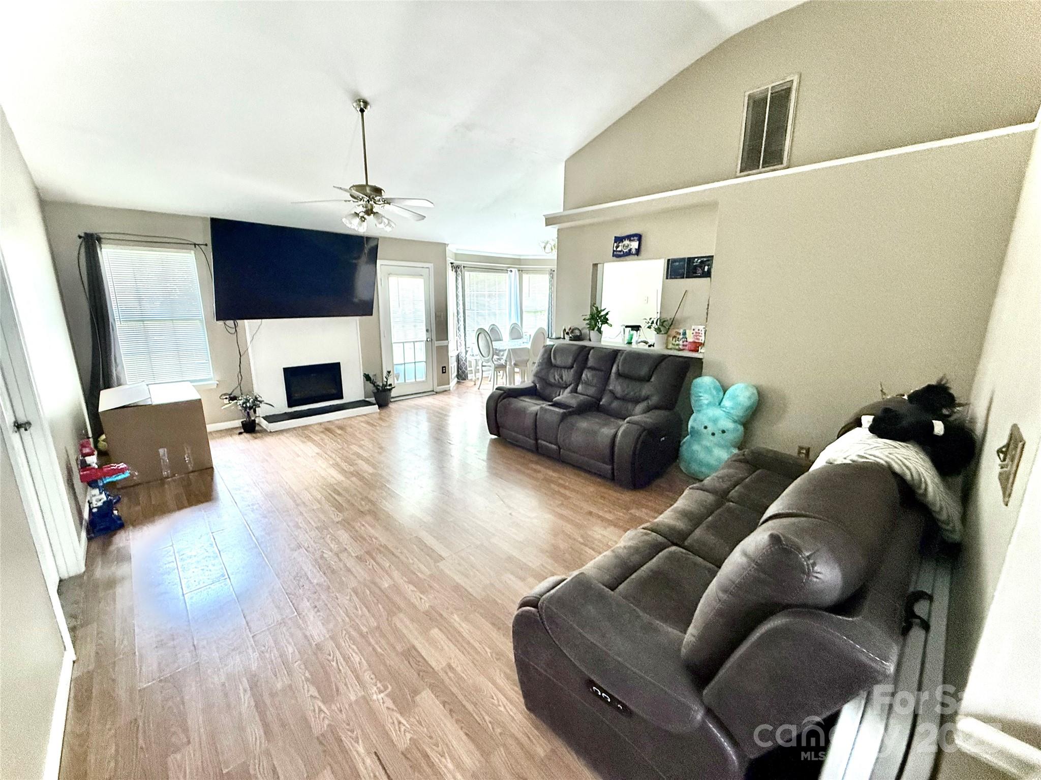 5728 Rocbridge Lane