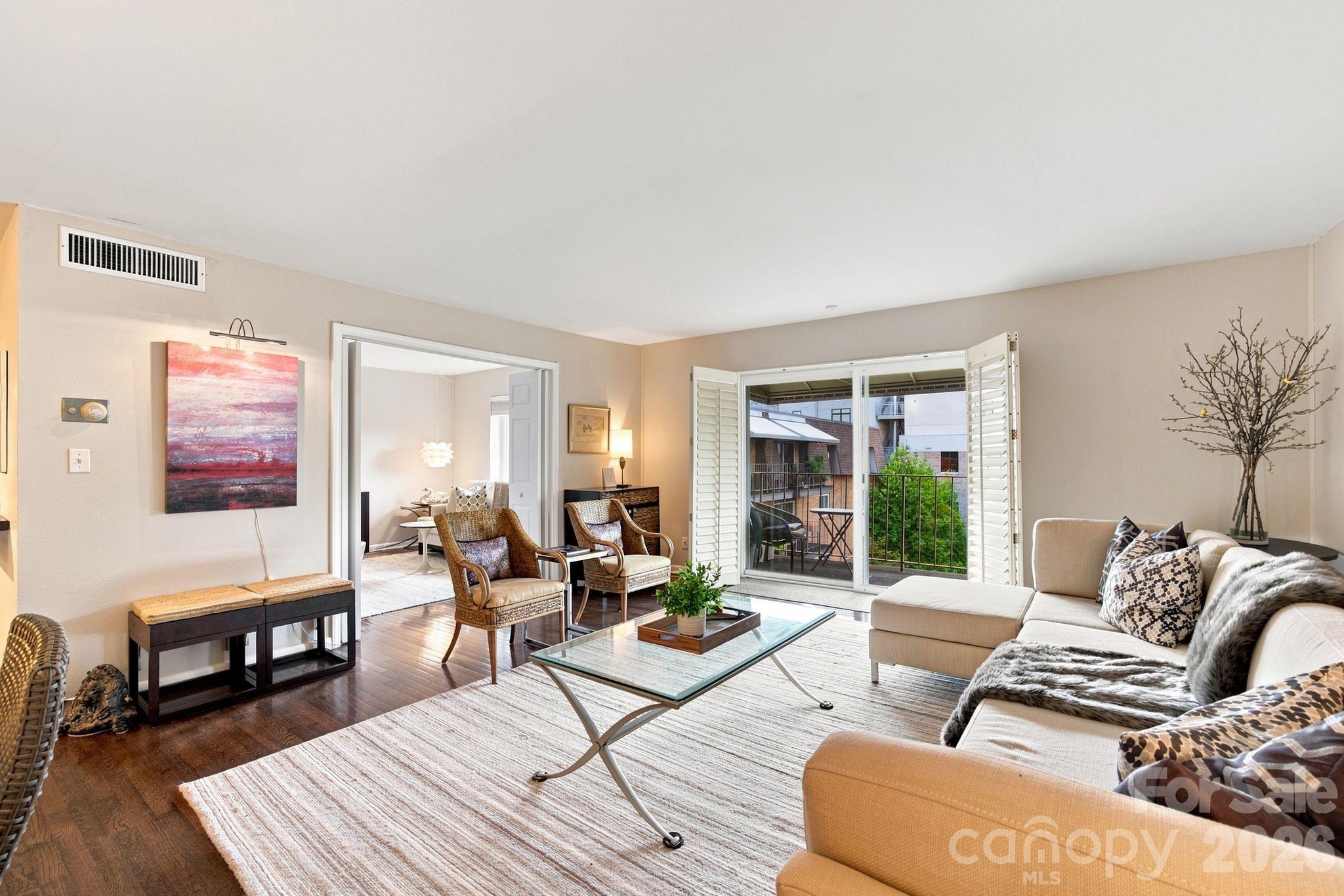 1323 Queens Road 419