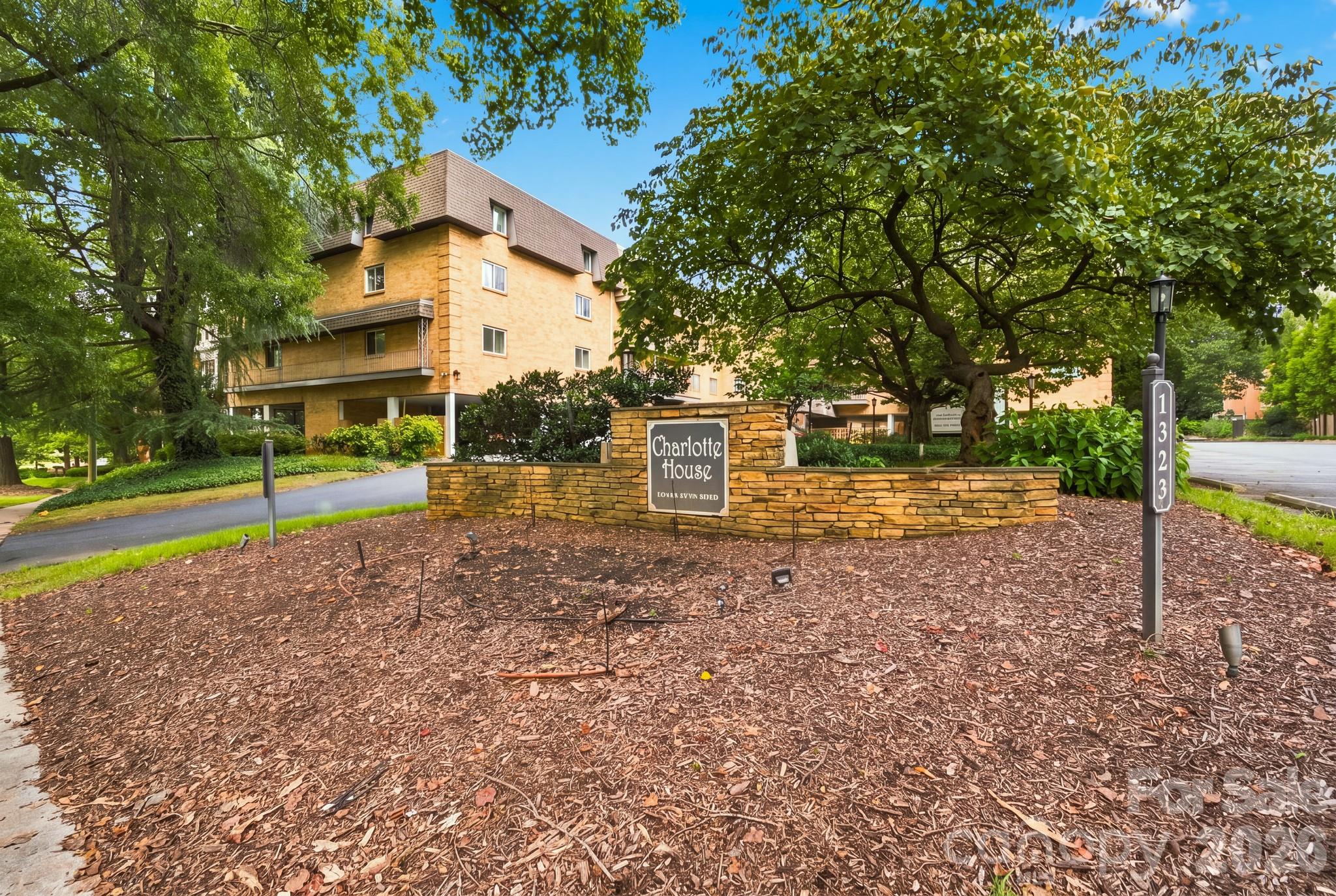 1323 Queens Road 419