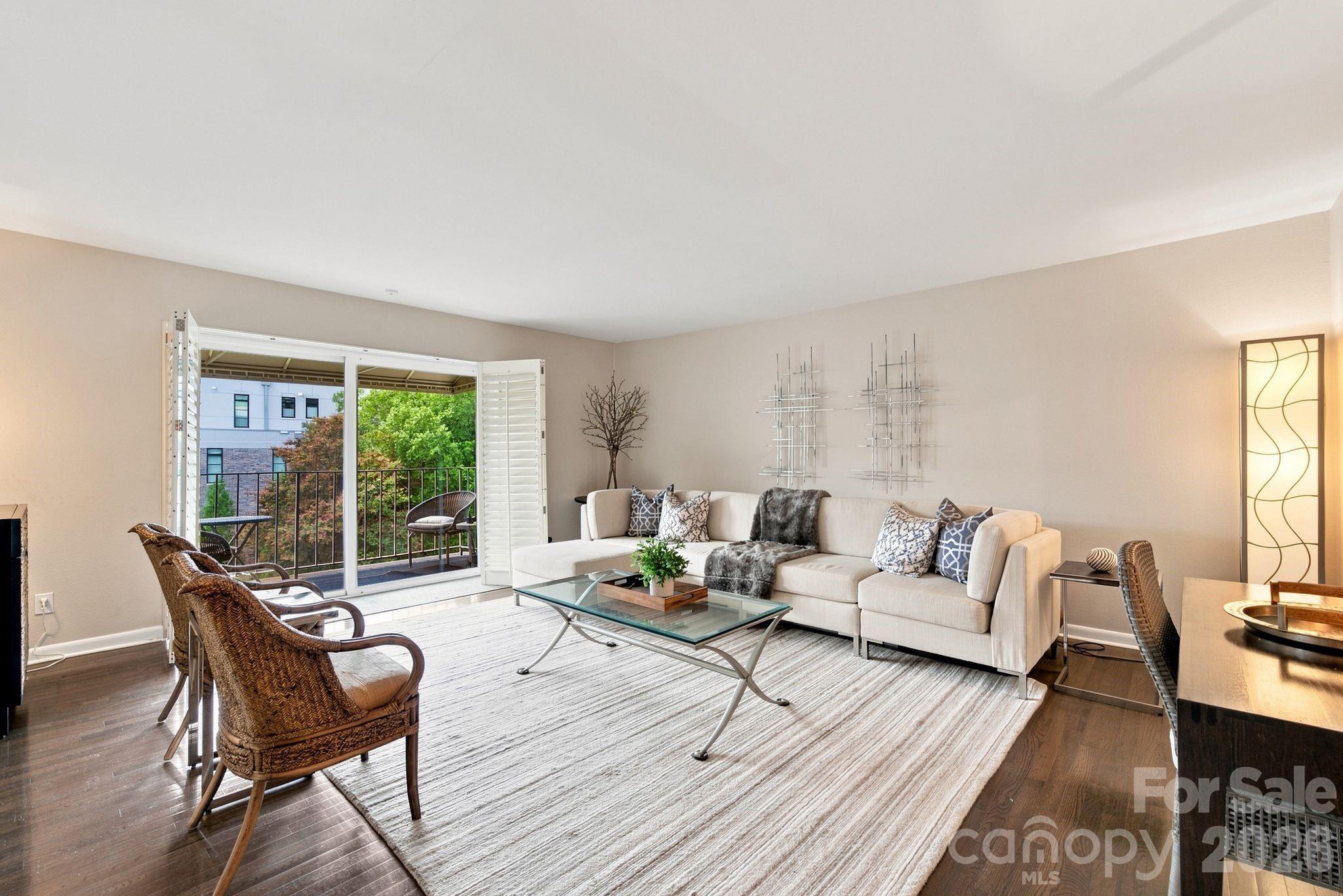1323 Queens Road 419