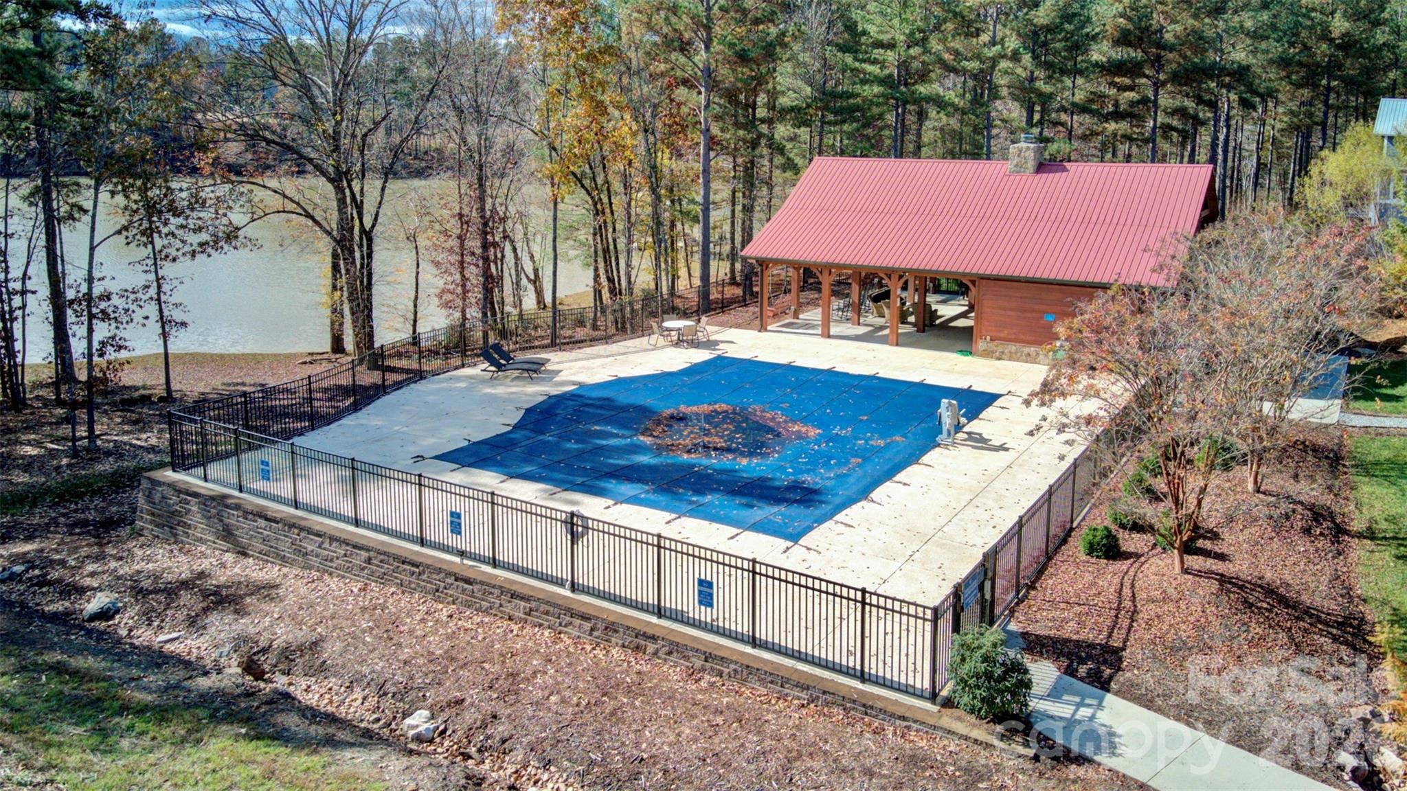 The Waterfront Club - Land