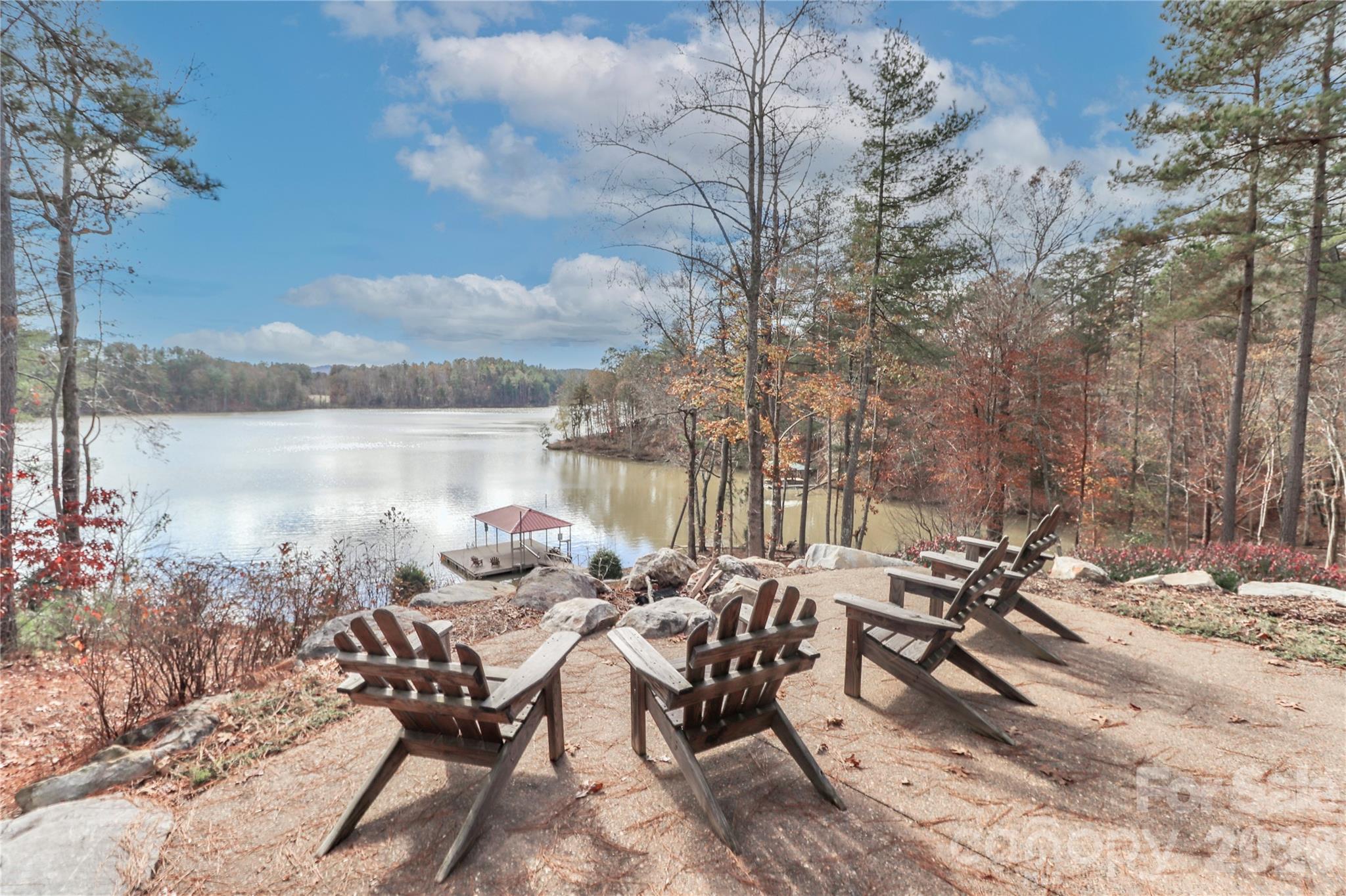 The Waterfront Club - Land