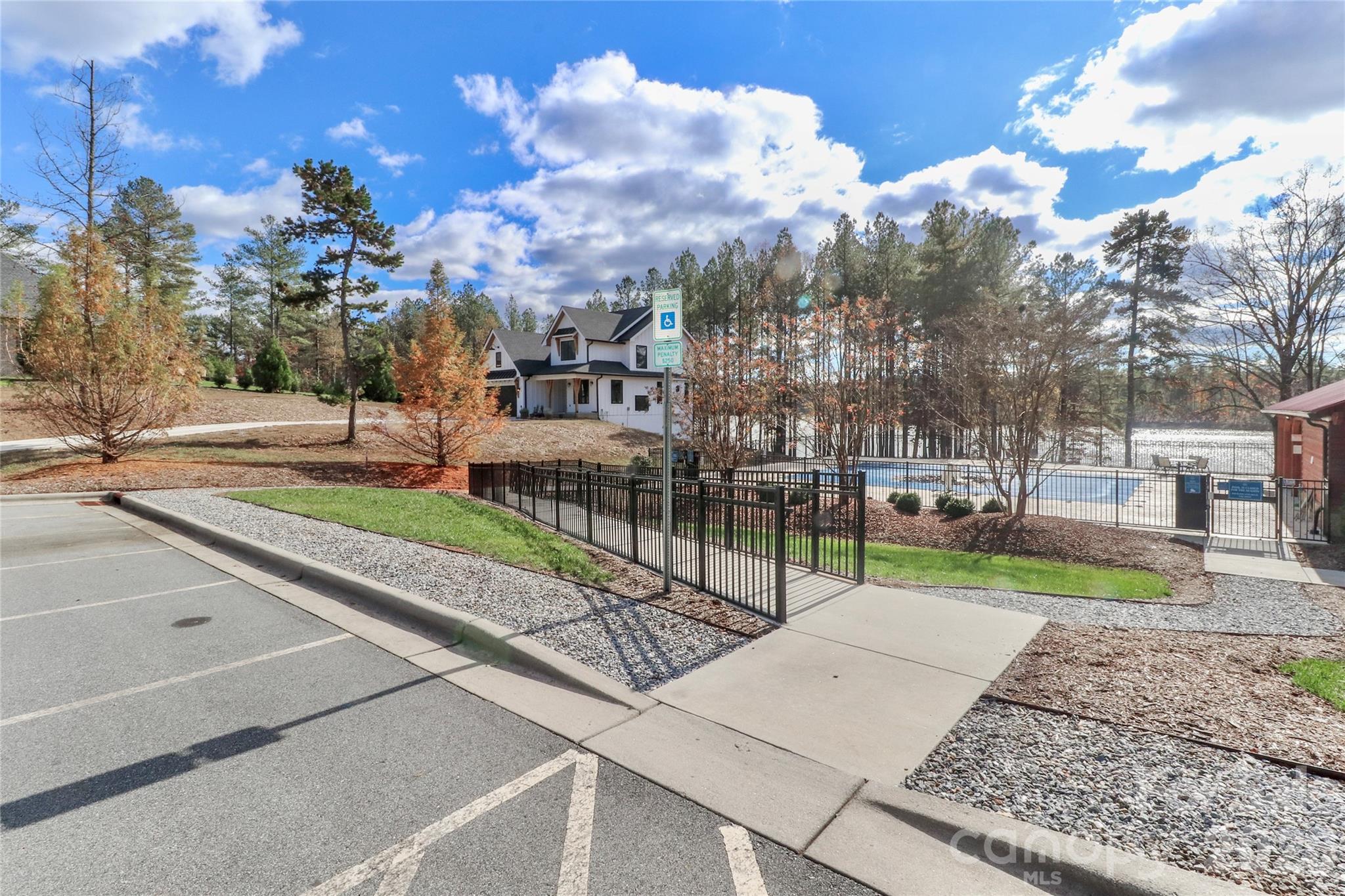 The Waterfront Club - Land