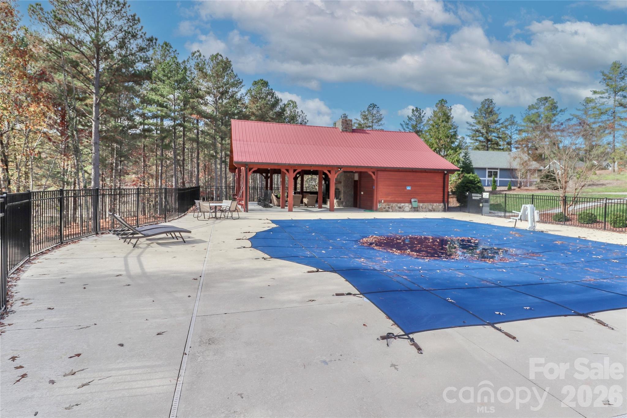 The Waterfront Club - Land