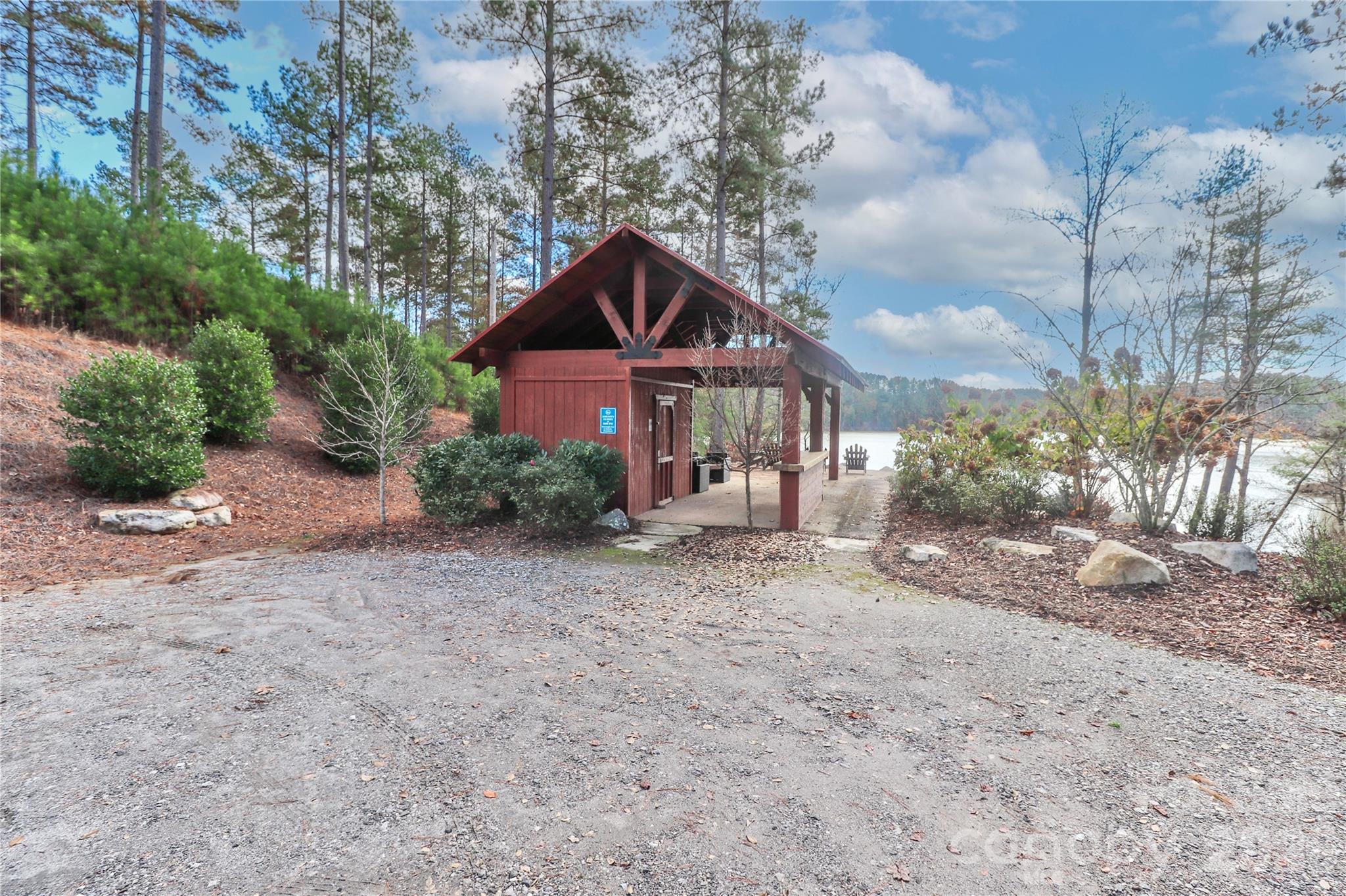 The Waterfront Club - Land