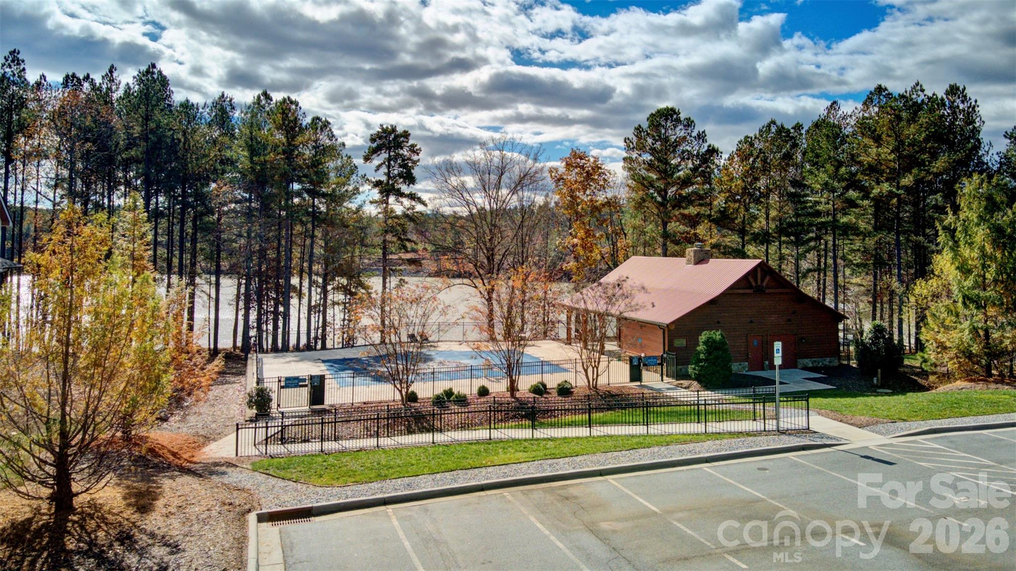 The Waterfront Club - Land