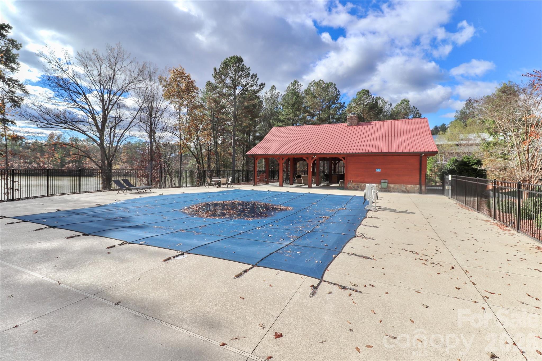 The Waterfront Club - Land