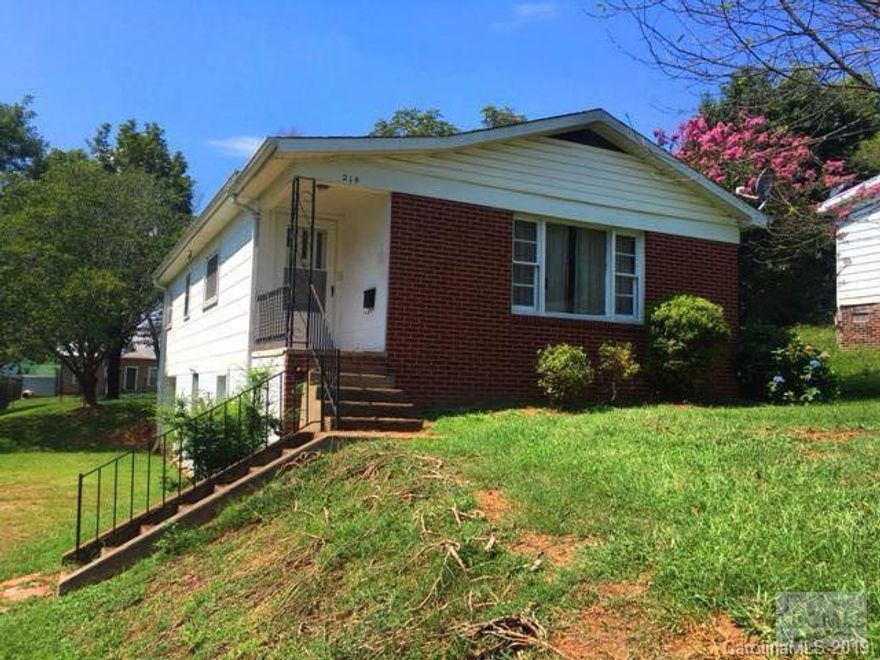 Nice 3 bedroom house within walking distance from downtown. House has an open floor plan with kitchen,breakfast and living room being open. Some updates are almost finished including the bathroom and laminate flooring. Has a dry unfinished  full basement.  Great first time homebuyer or needing to downsize.  Sold as is.