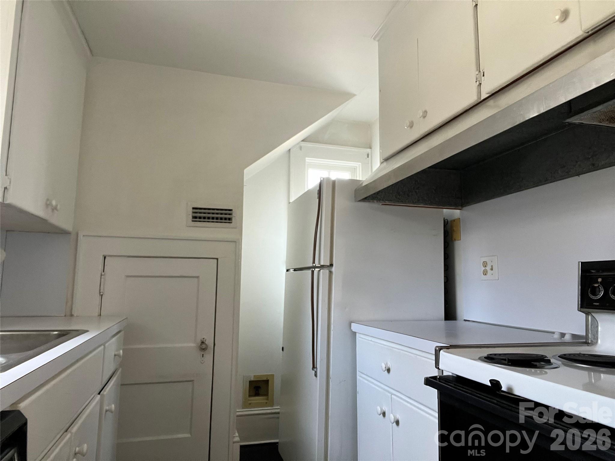 144 S Broadway Street