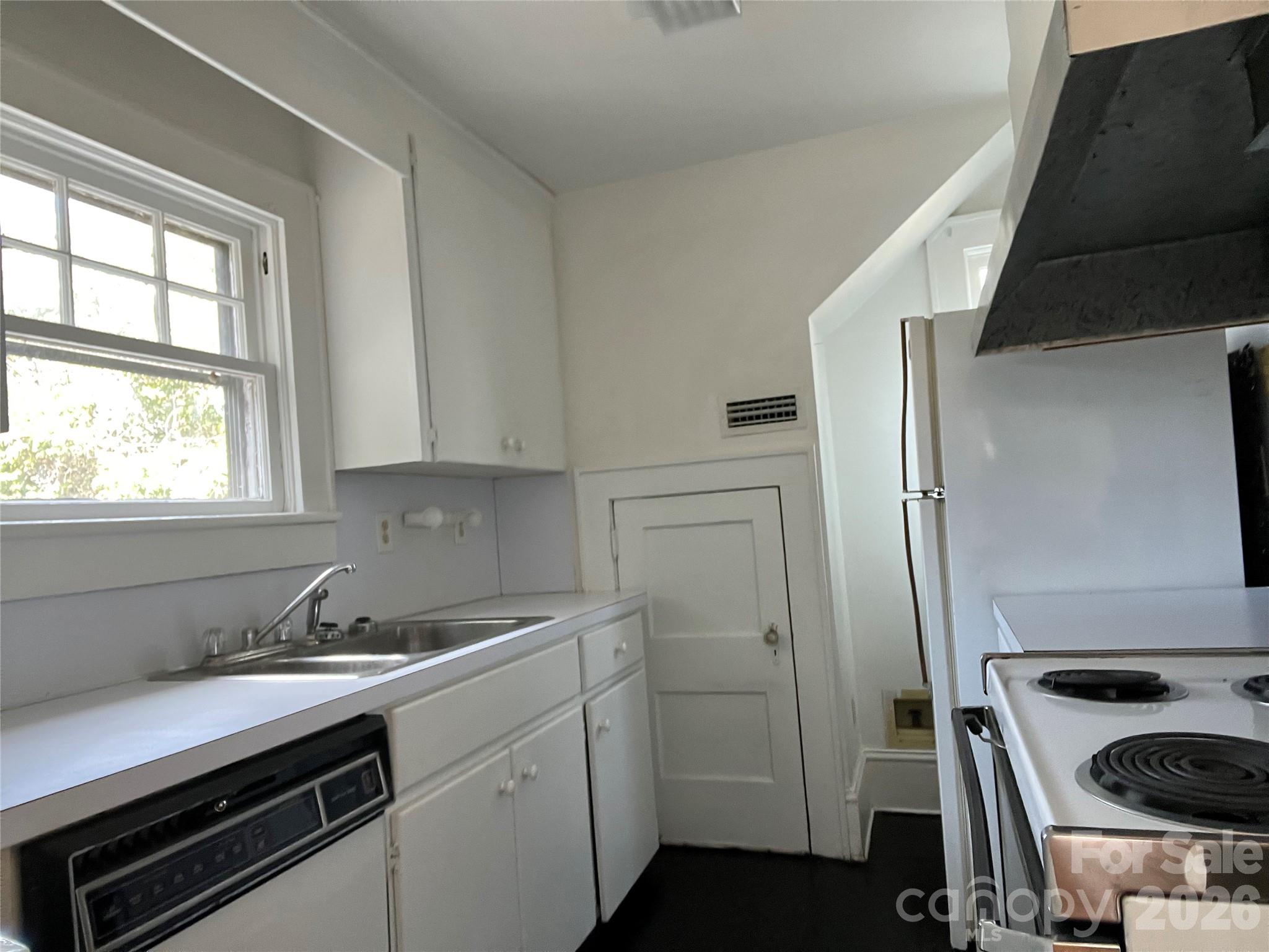 144 S Broadway Street