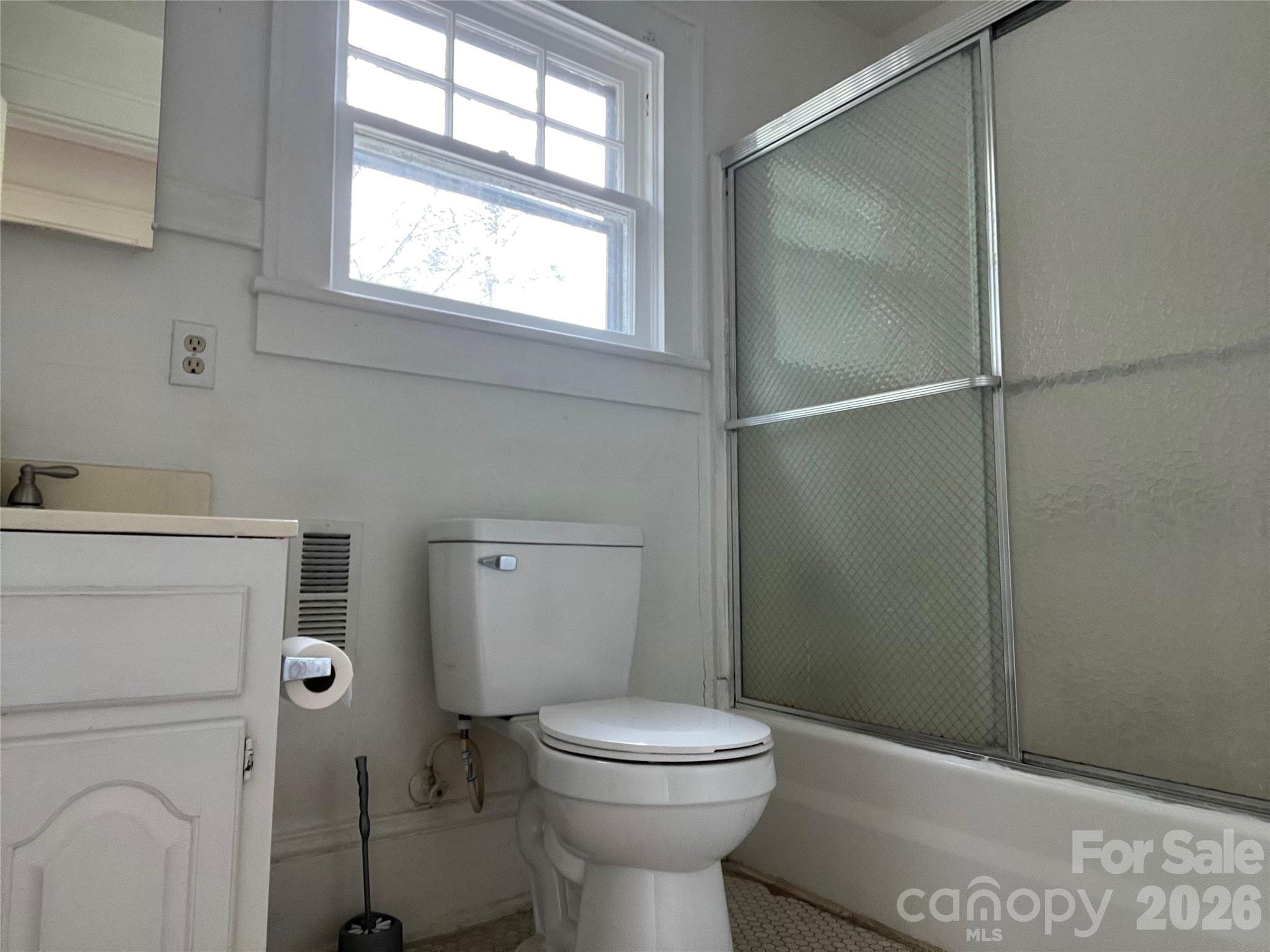 144 S Broadway Street