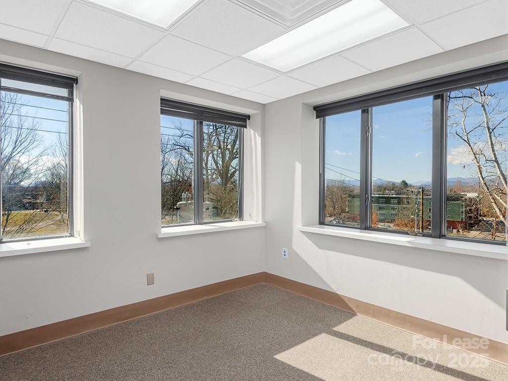 53 S French Broad Avenue 300-400