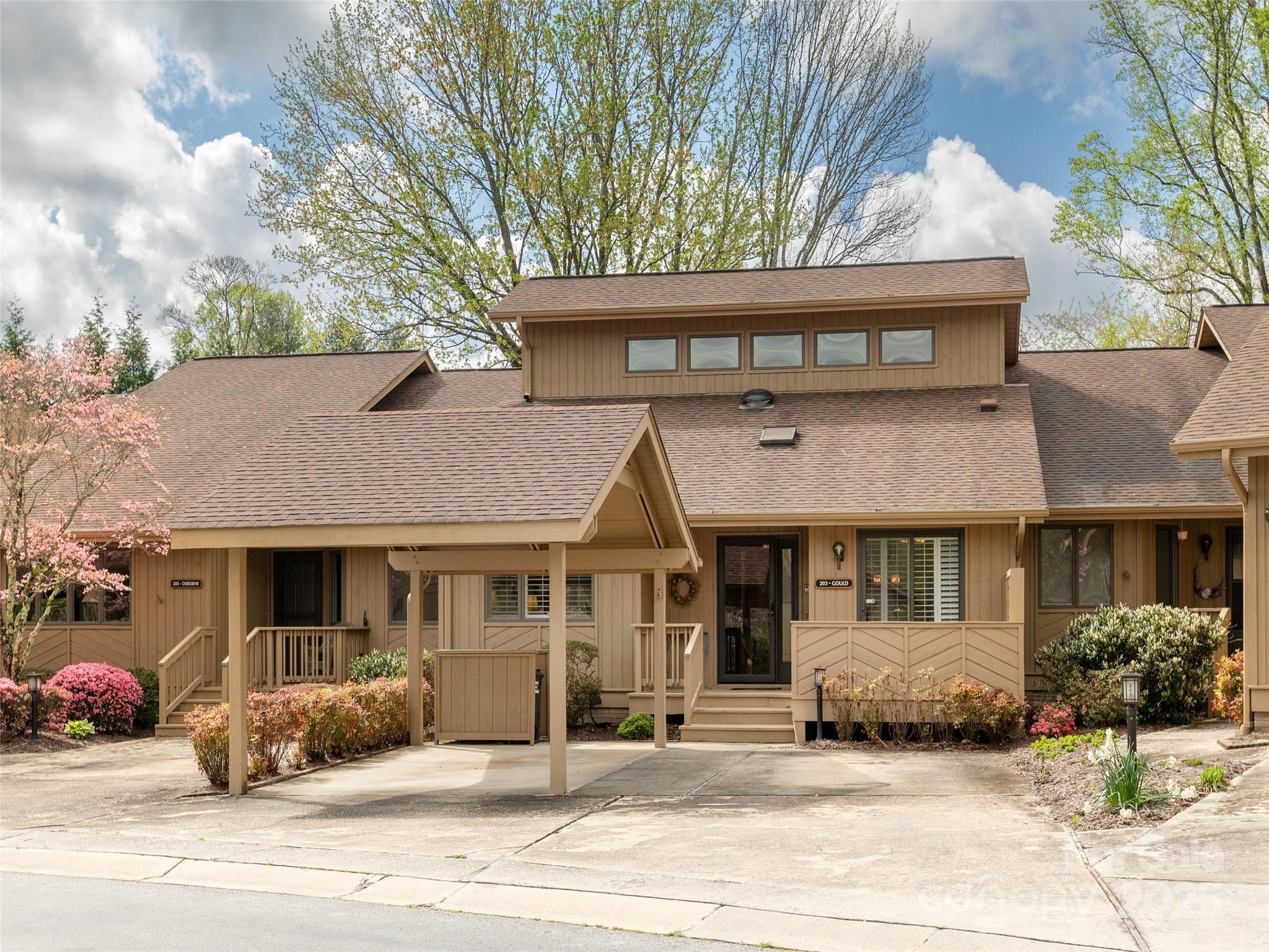 203 Wild Oak Lane
