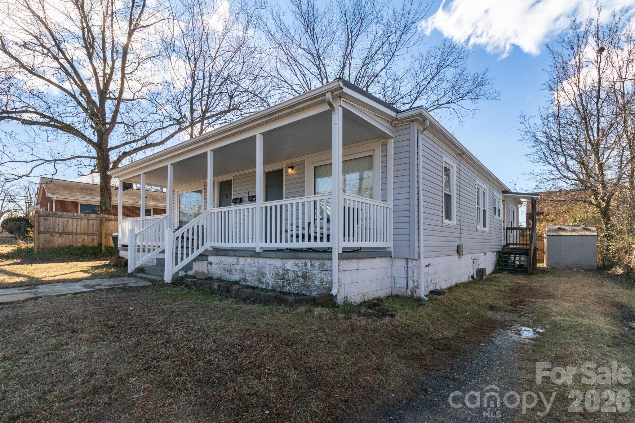 118 & 120 E Kivett Street