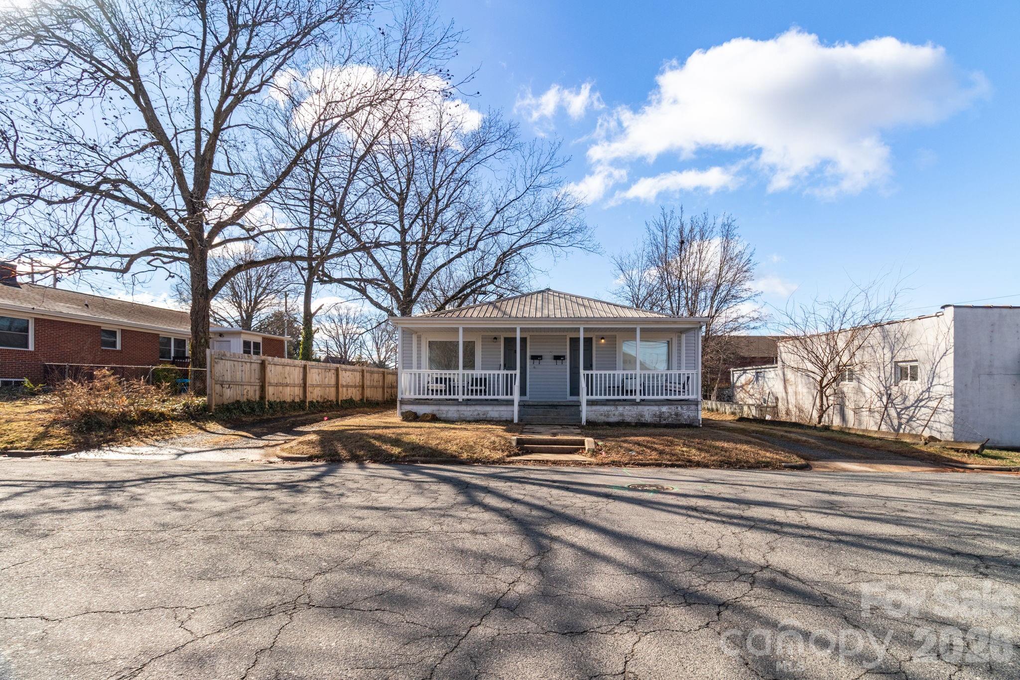 118 & 120 E Kivett Street