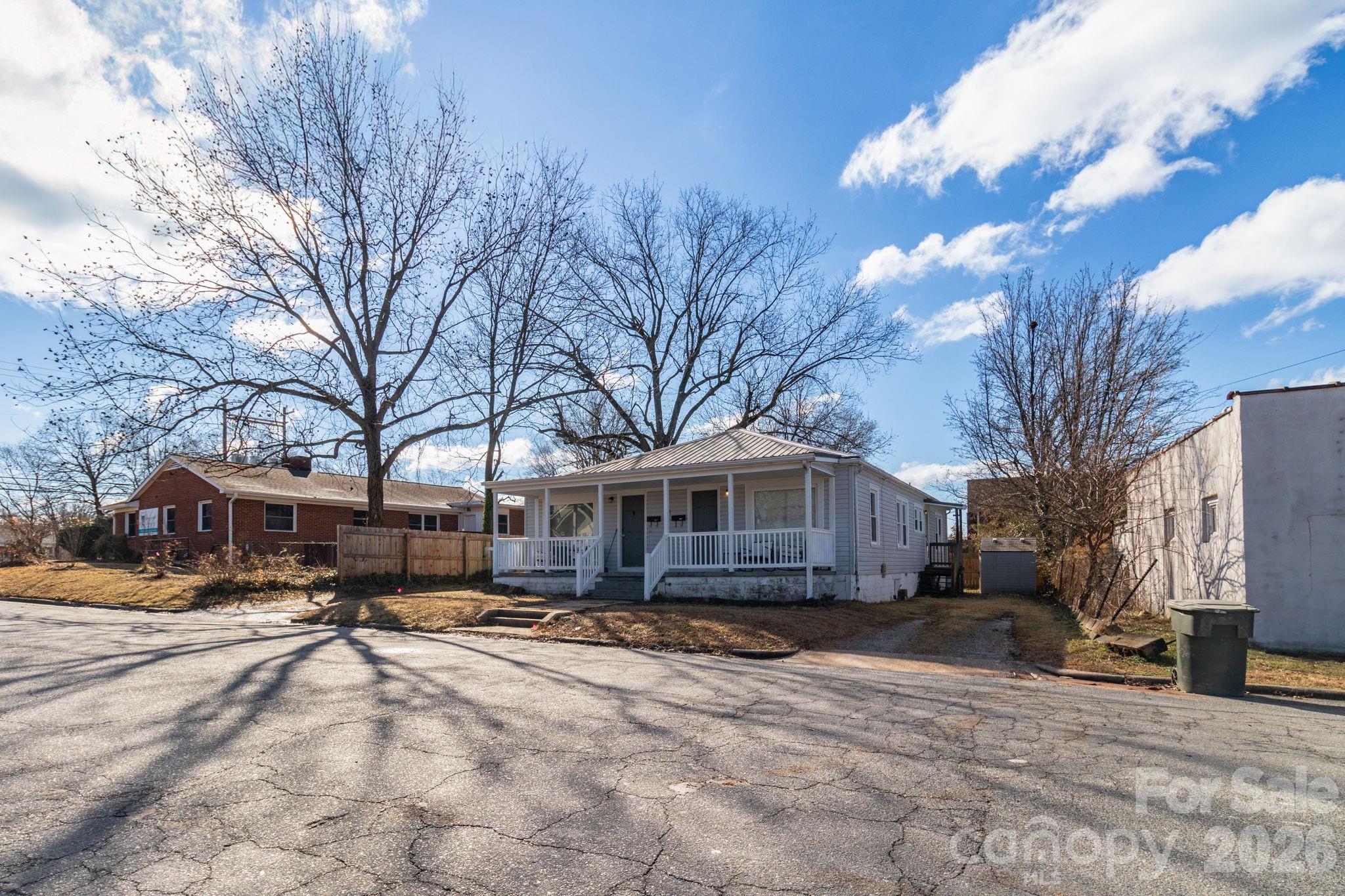 118 & 120 E Kivett Street