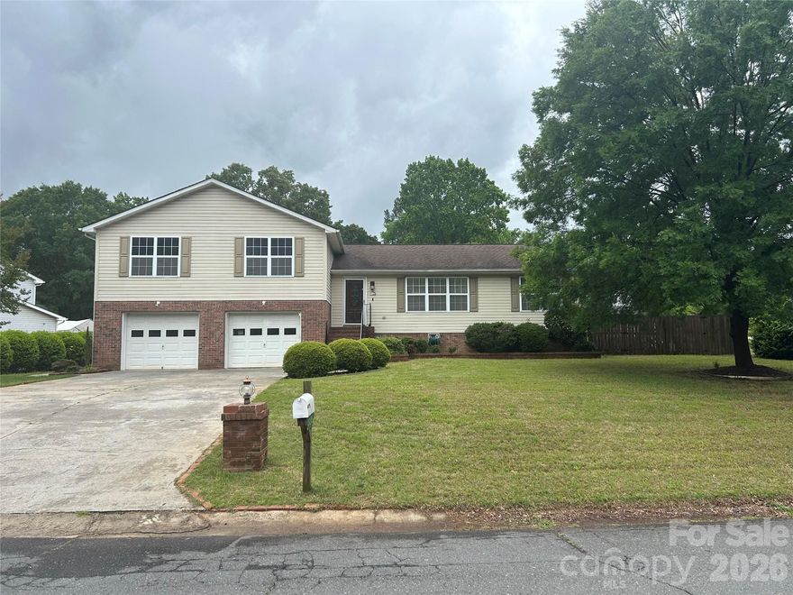Welcome to this charming home located in the desirable area of Fort Mill. Featuring a spacious layout with modern finishes, this property includes an inviting living space with plenty of natural light. The kitchen boasts updated appliances and ample counter space, while the backyard provides a superb space for outdoor enjoyment. Conveniently situated close to local amenities and schools, this home is a must-see for those seeking comfort and style in a prime location.