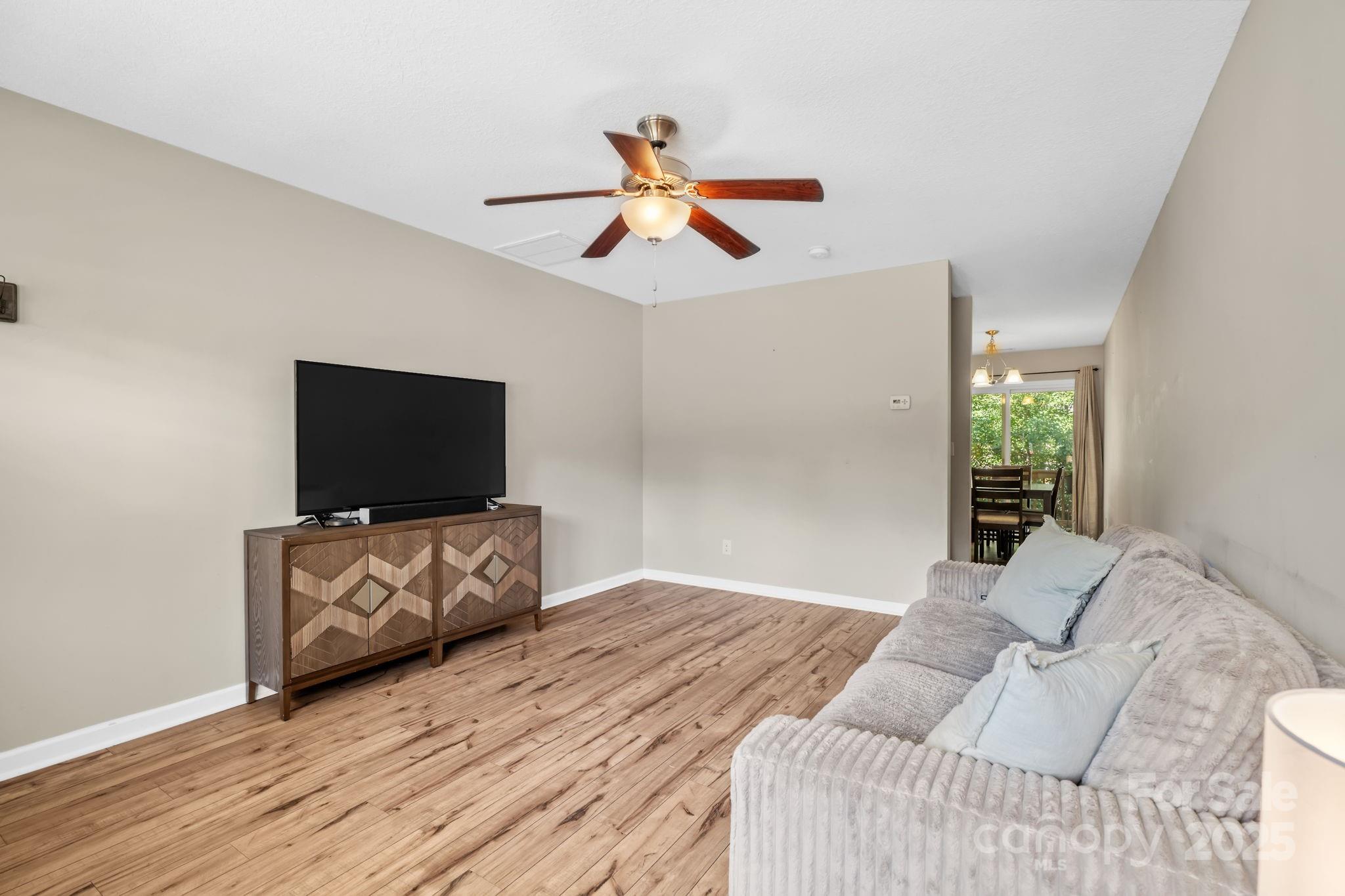 33 English Ivy Road