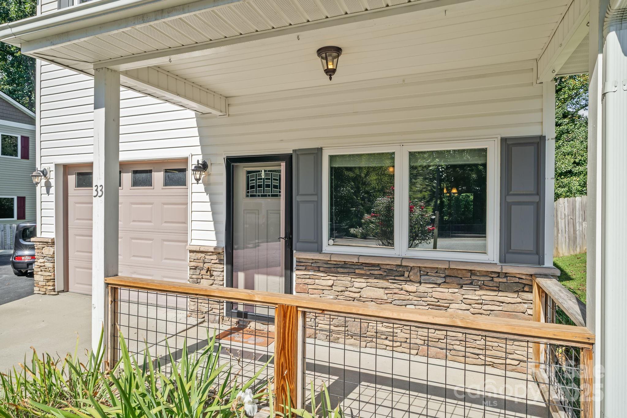 33 English Ivy Road