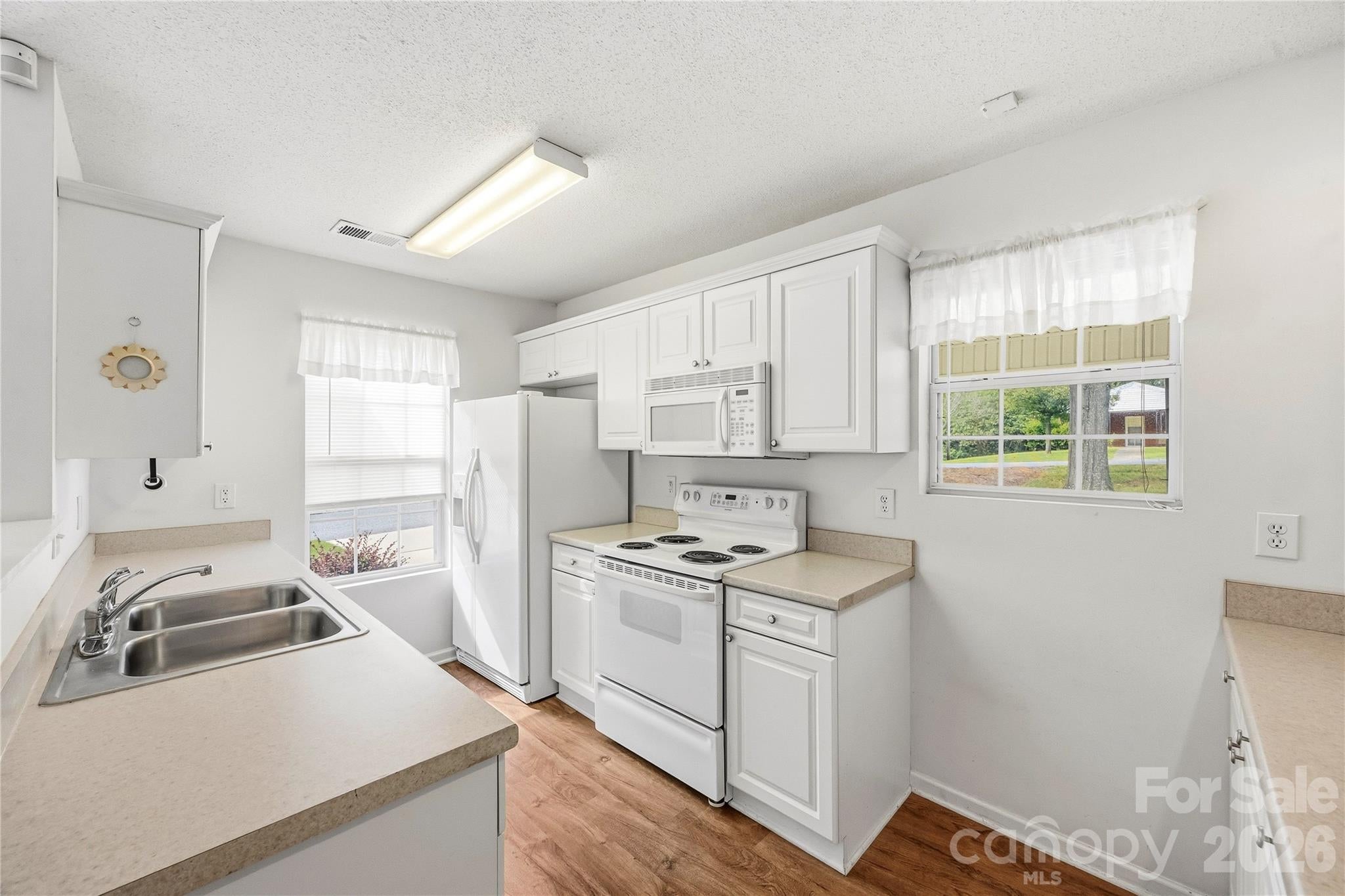 1001 Old Chestnut Way