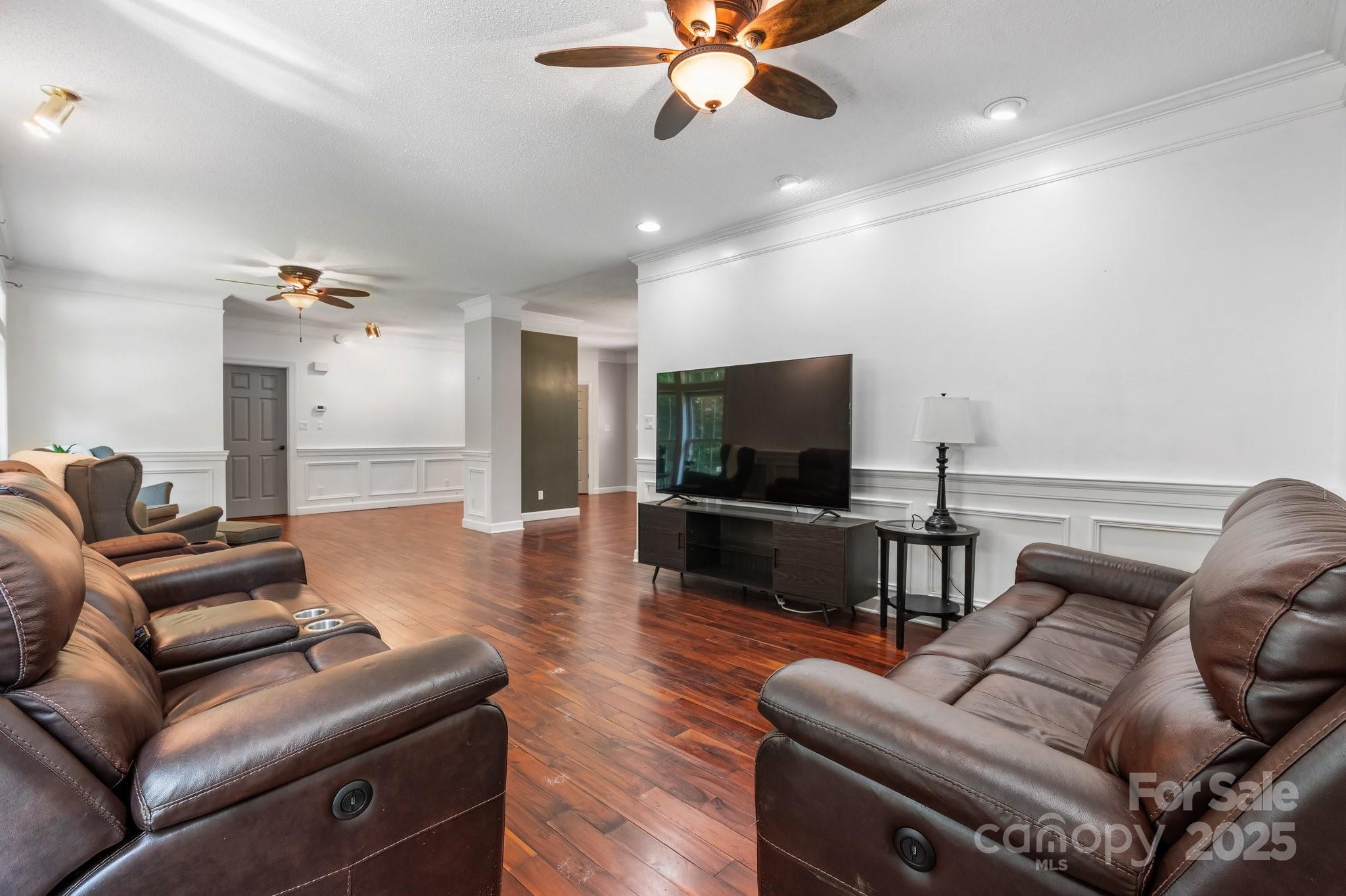 7648 Forest Oak Drive