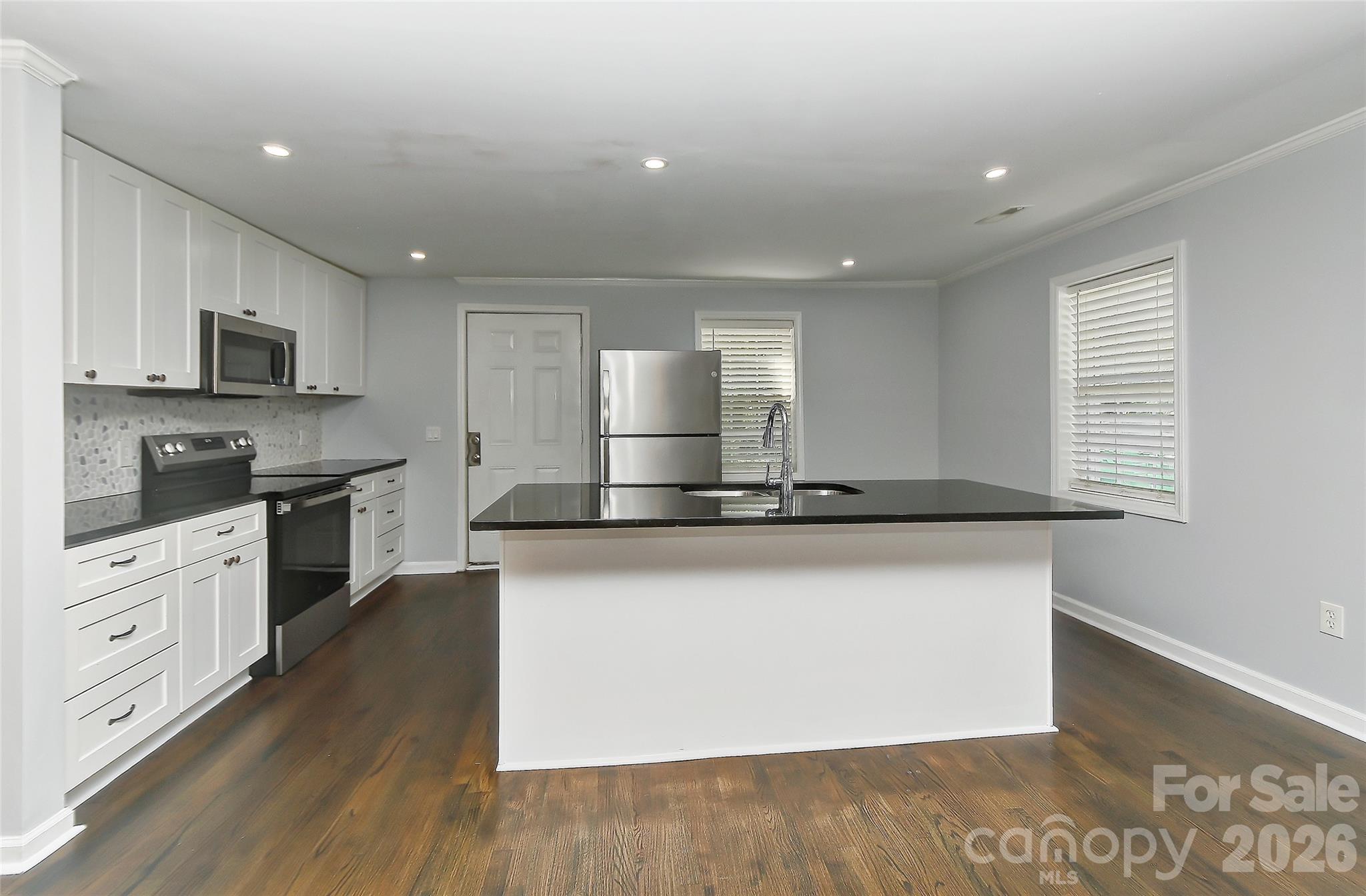 2941 Reid Avenue