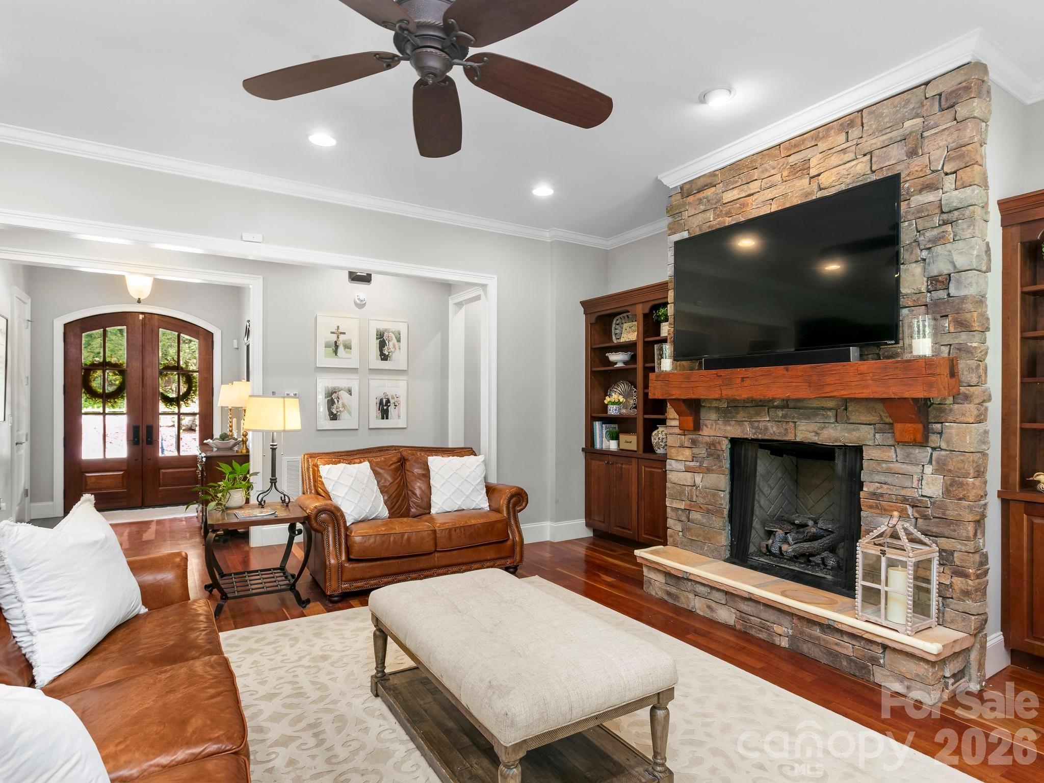 80 Highlander Falls Way