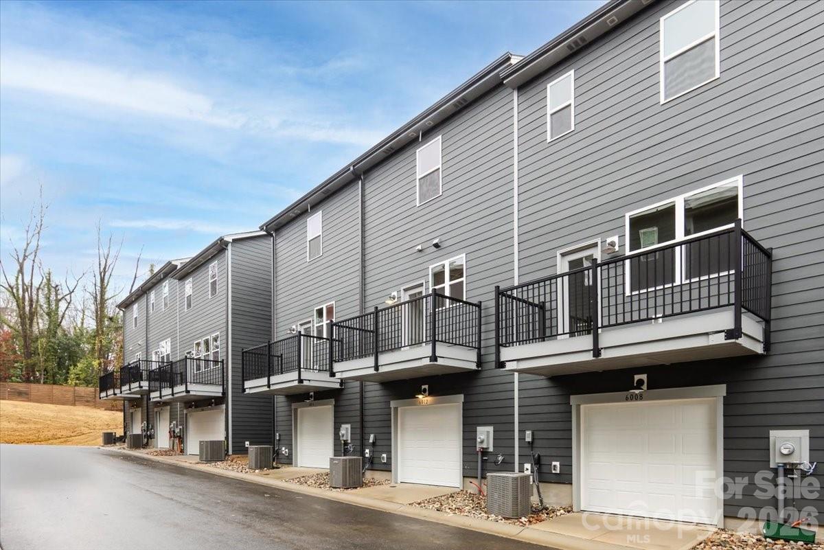 Context at Oakhurst - Residential