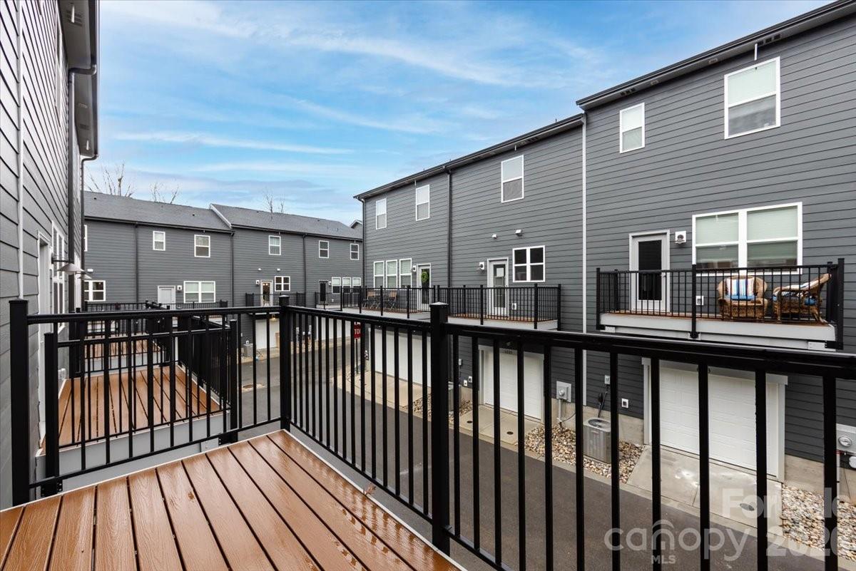 Context at Oakhurst - Residential