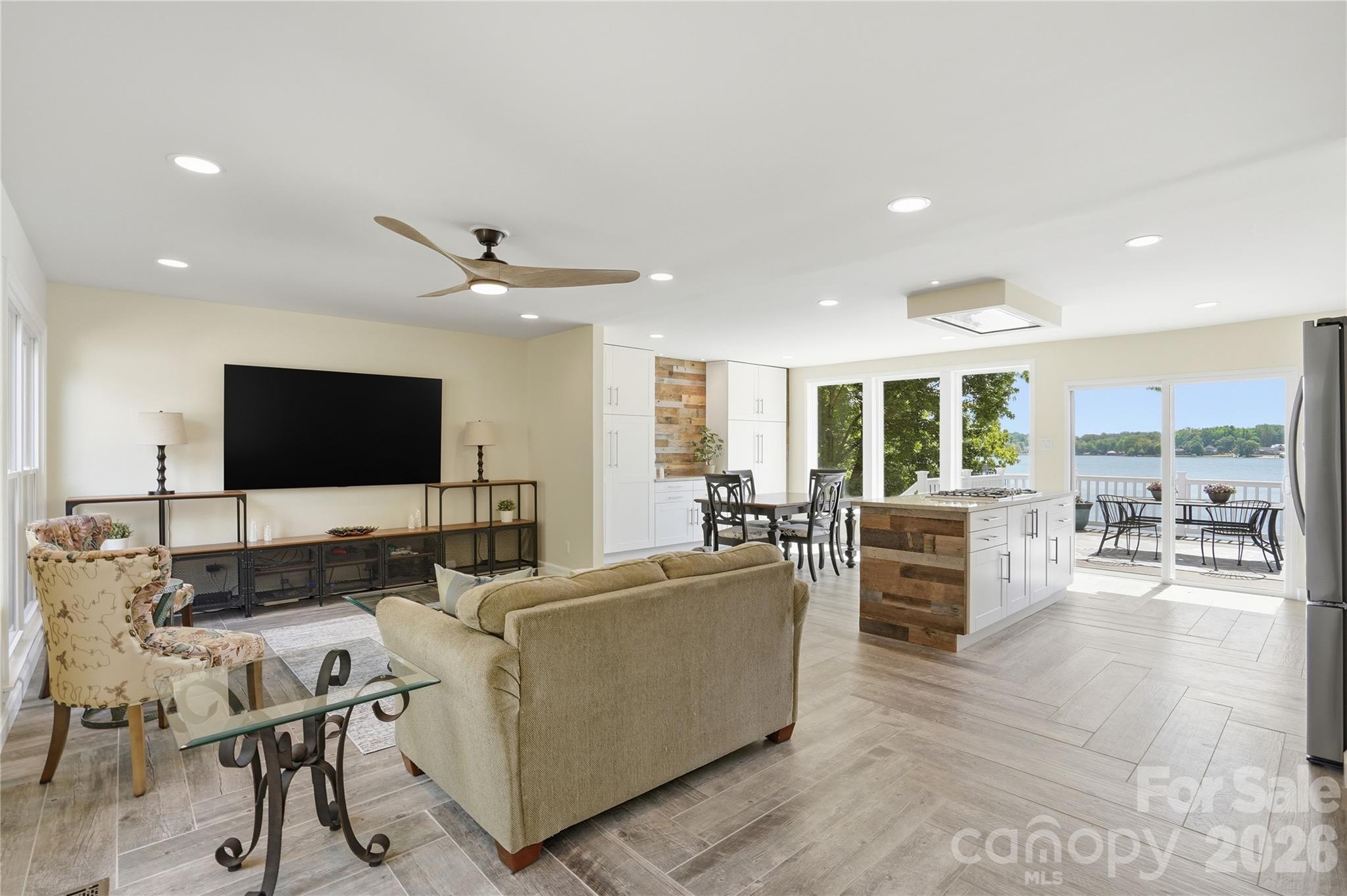 Tega Cay - Residential