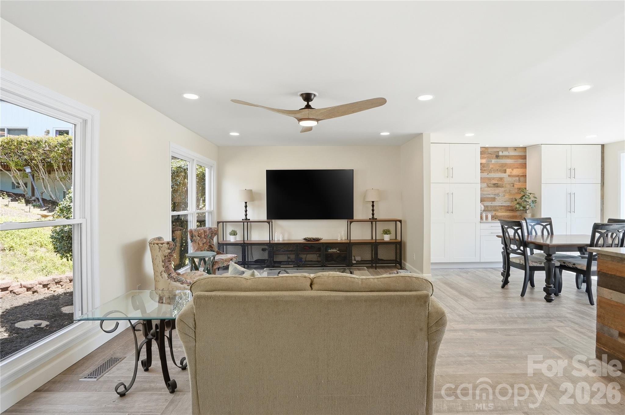 Tega Cay - Residential