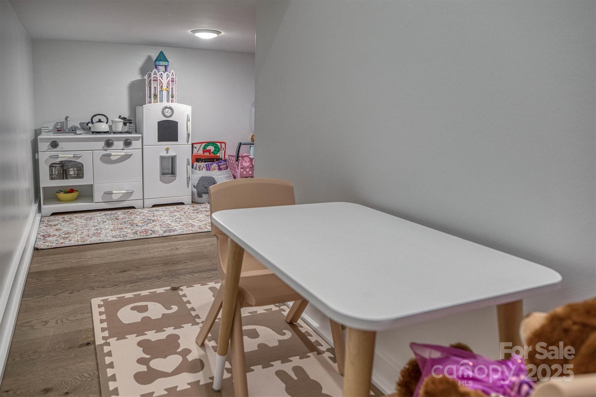 Leeward Point - Residential