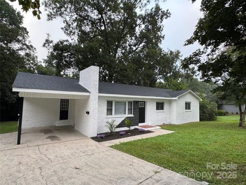 Photo of 4008 Tennessee Avenue, Charlotte, NC 28216 (MLS # 4294626)