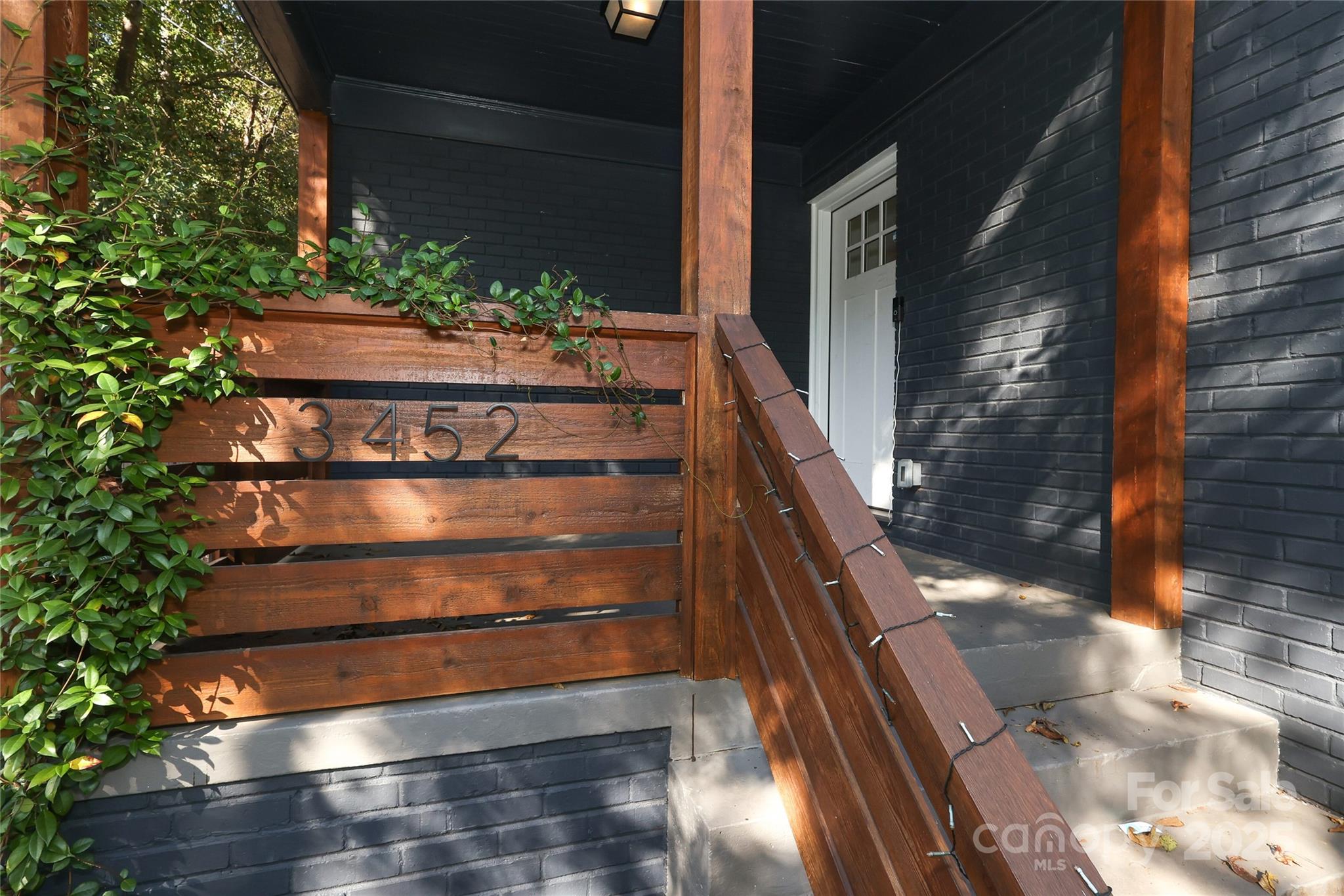 3452 Airlie Street