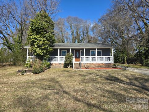Photo of 104 W Louisiana Avenue, Bessemer City, NC 28016 (MLS # 4347709)