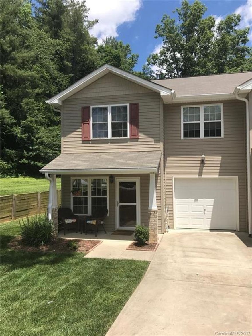 End unit located in Stafford Hills...  If your looking for private back yard in condo living this property is for you!!   Great investment or place to call home.  Natural gas has been installed for grill, ideal if you lose power.  Minutes to airport & I-26 and close to everything booming in South A'ville, Mills River and Fletcher!!  Seller is licensed agent.