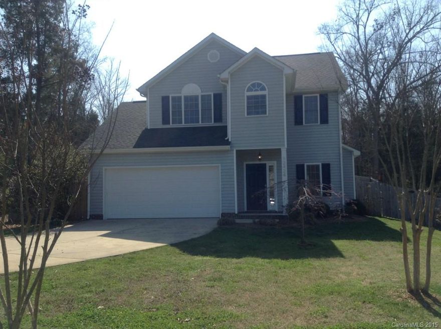 This lovely home has a private yard, patio, and attached 2 car garage! The open floor plan takes you into the great room that includes a fireplace.  The home features hardwood floors and tile floors.  The kitchen is bright and inviting and features stainless steel appliances and walk in pantry.  The master bedroom has walk in closet and the master bath has garden tub and separate shower.