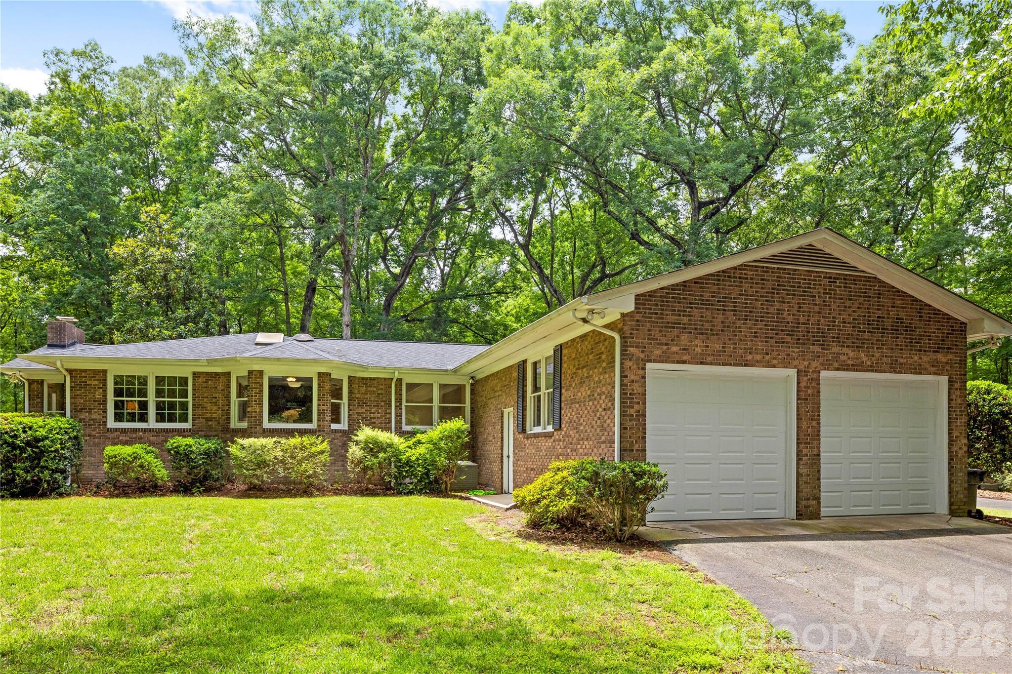 2038 Skyway Drive