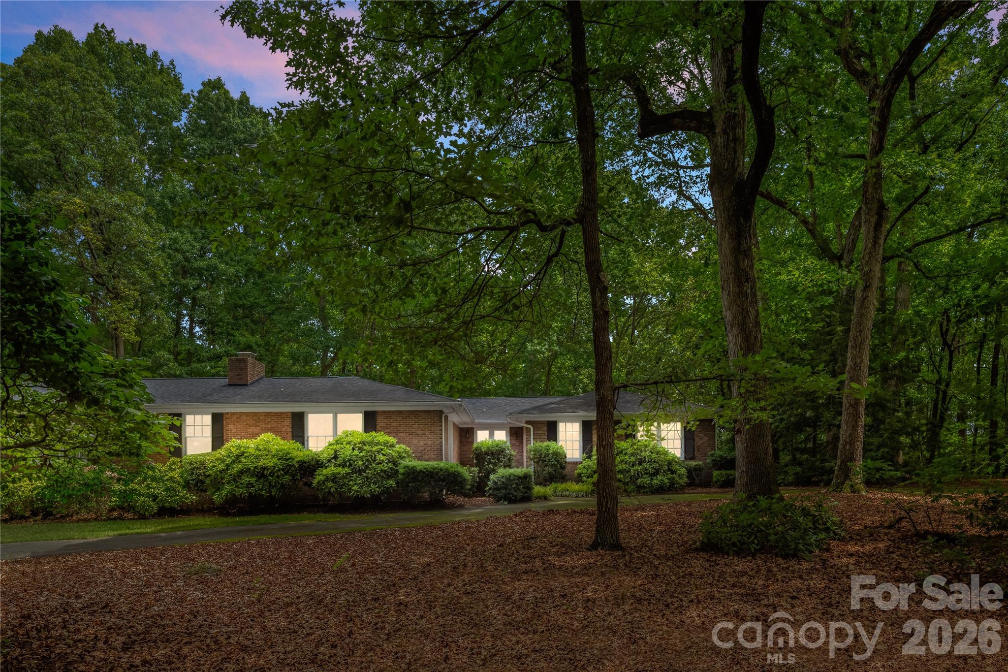 2038 Skyway Drive