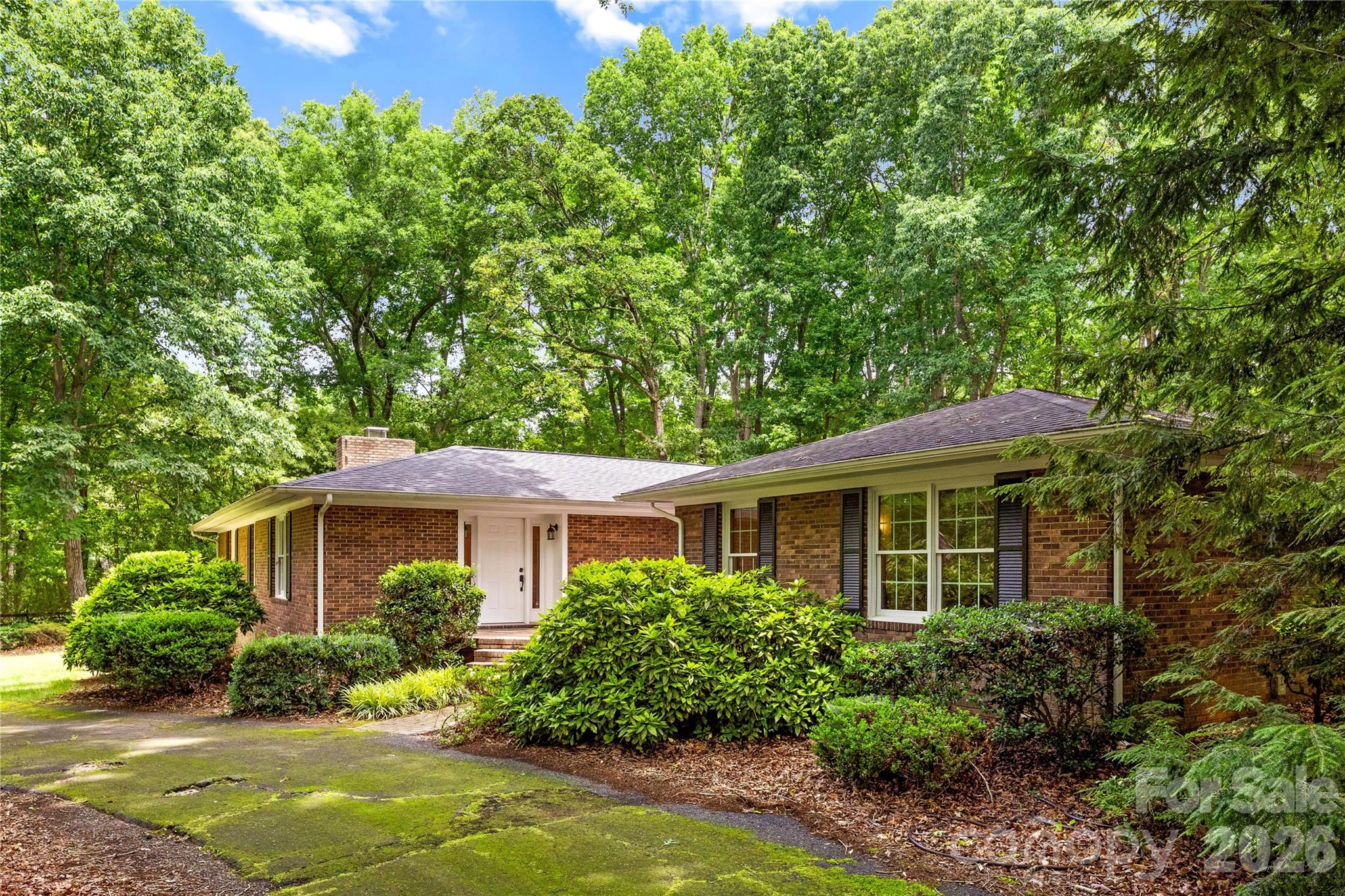 2038 Skyway Drive