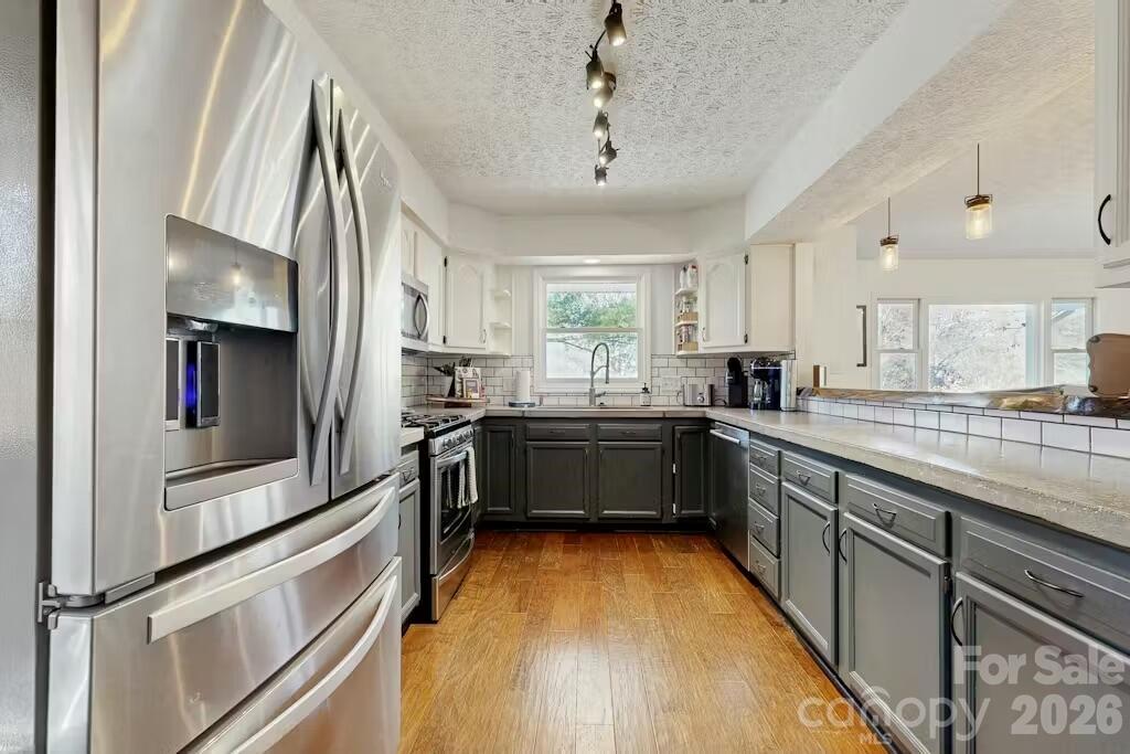 121 Oak Terrace