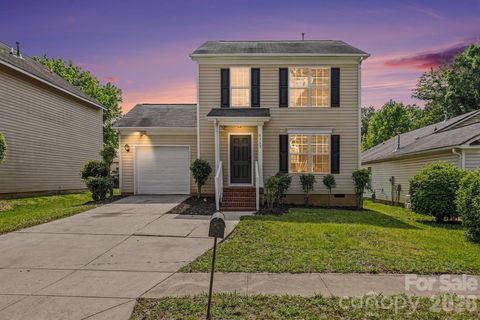Photo of 6325 Linda Vista Lane, Charlotte, NC 28216 (MLS # 4383868)