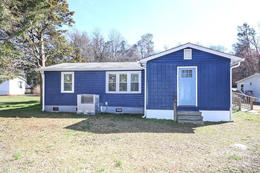 Very Cute Remodeled House Located within Walking/Biking Distance to Riverwalk in Rock Hill, SC! This home offers 3 Bedrooms, 1 Bathroom, Living Room, Kitchen with All New Stainless Appliances, Electric Range, Refrigerator, Microwave & Dishwasher. New Butcherblock Countertops with New Cabinets. Laundry Area with Washer & Dryer. Low Profile Ceiling Fans and lighting.
No Smoking/No Vaping. No Pets. Maximum Occupants 3. Single Family Only
Viewing appointments will only be scheduled with approved applicants. Approximate availability date is 04/12/2024. (This date is not guaranteed and subject to change.)