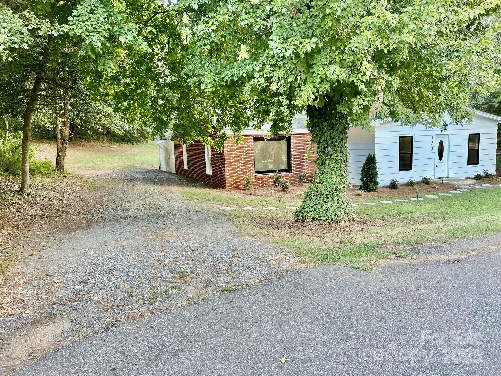 123 Riverside Drive