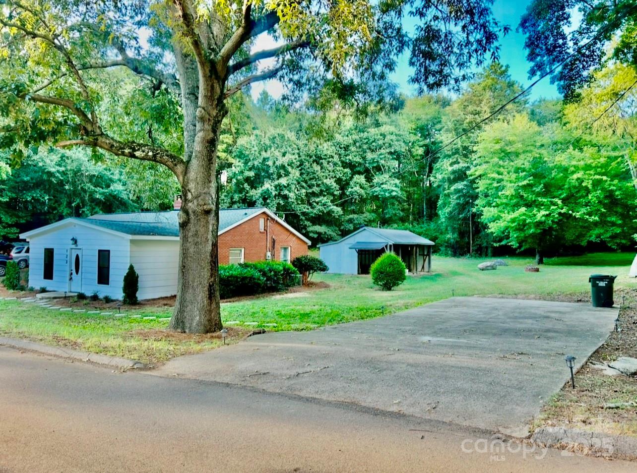 123 Riverside Drive
